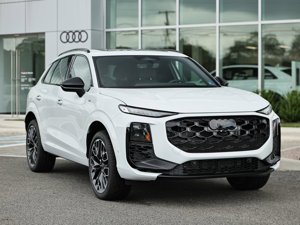 New 2026 Audi Q3 quattro 2.0T AWD/4WD image 2