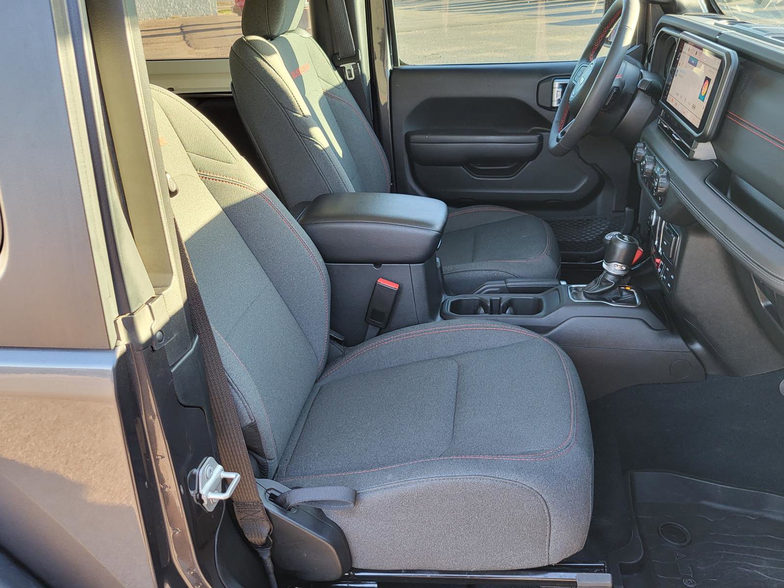 Used 2024 Jeep Wrangler Rubicon w/ Convenience Group image 10