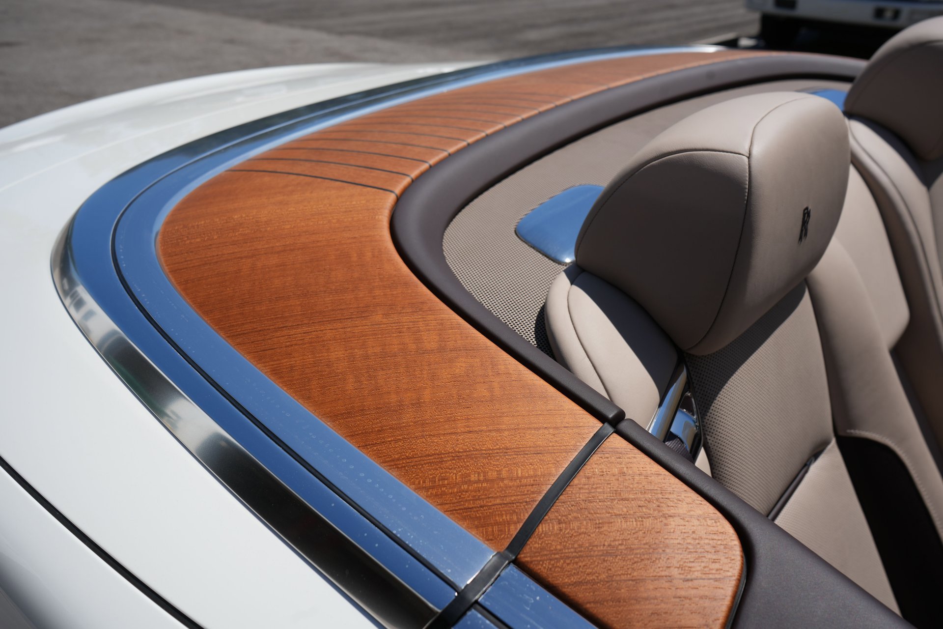 Used 2017 Rolls-Royce Dawn image 19