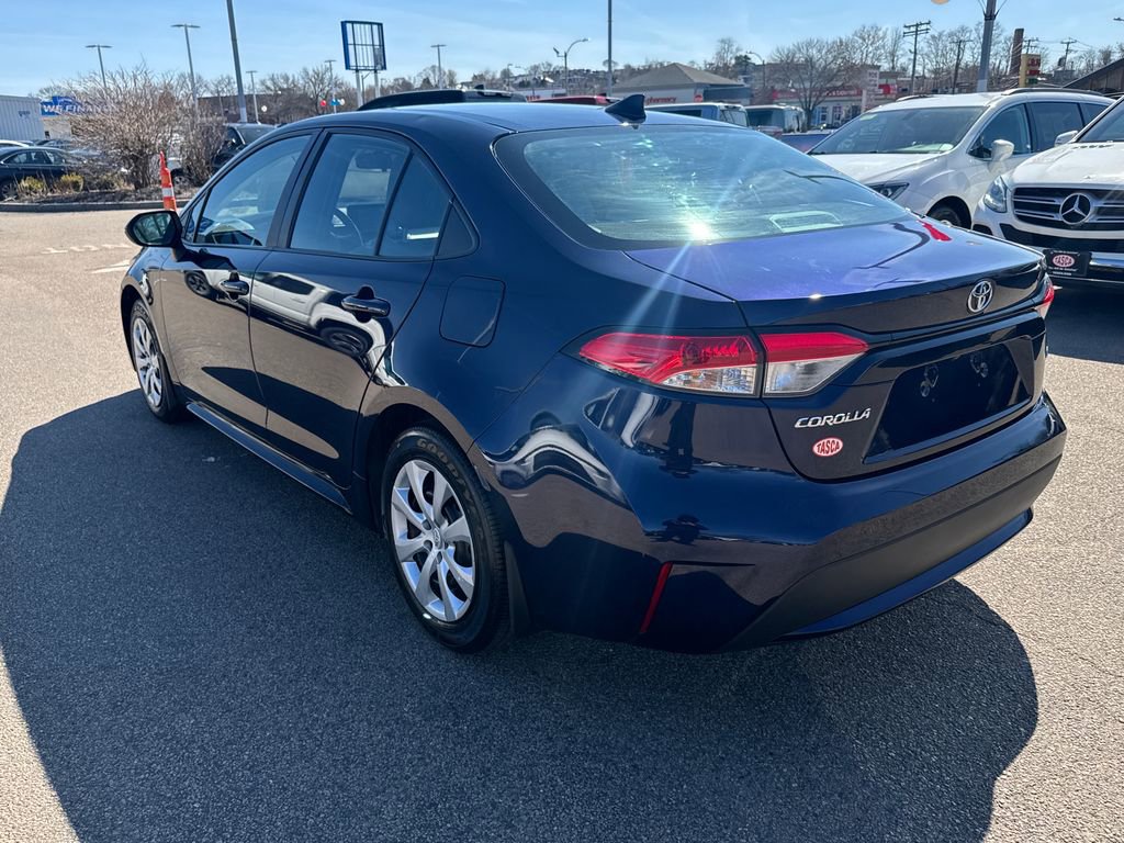 Used 2022 Toyota Corolla LE FWD image 5