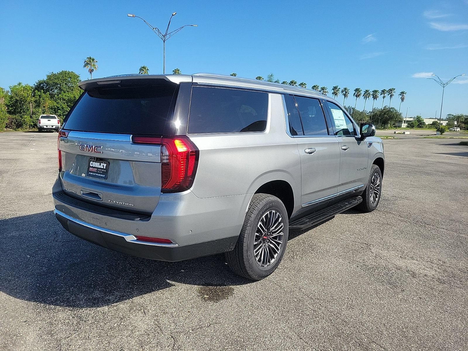 New 2026 GMC Yukon XL Elevation w/ Elevation Premium Package AWD/4WD image 5