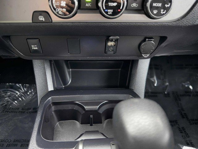 Used 2017 Toyota Tacoma SR5 image 32
