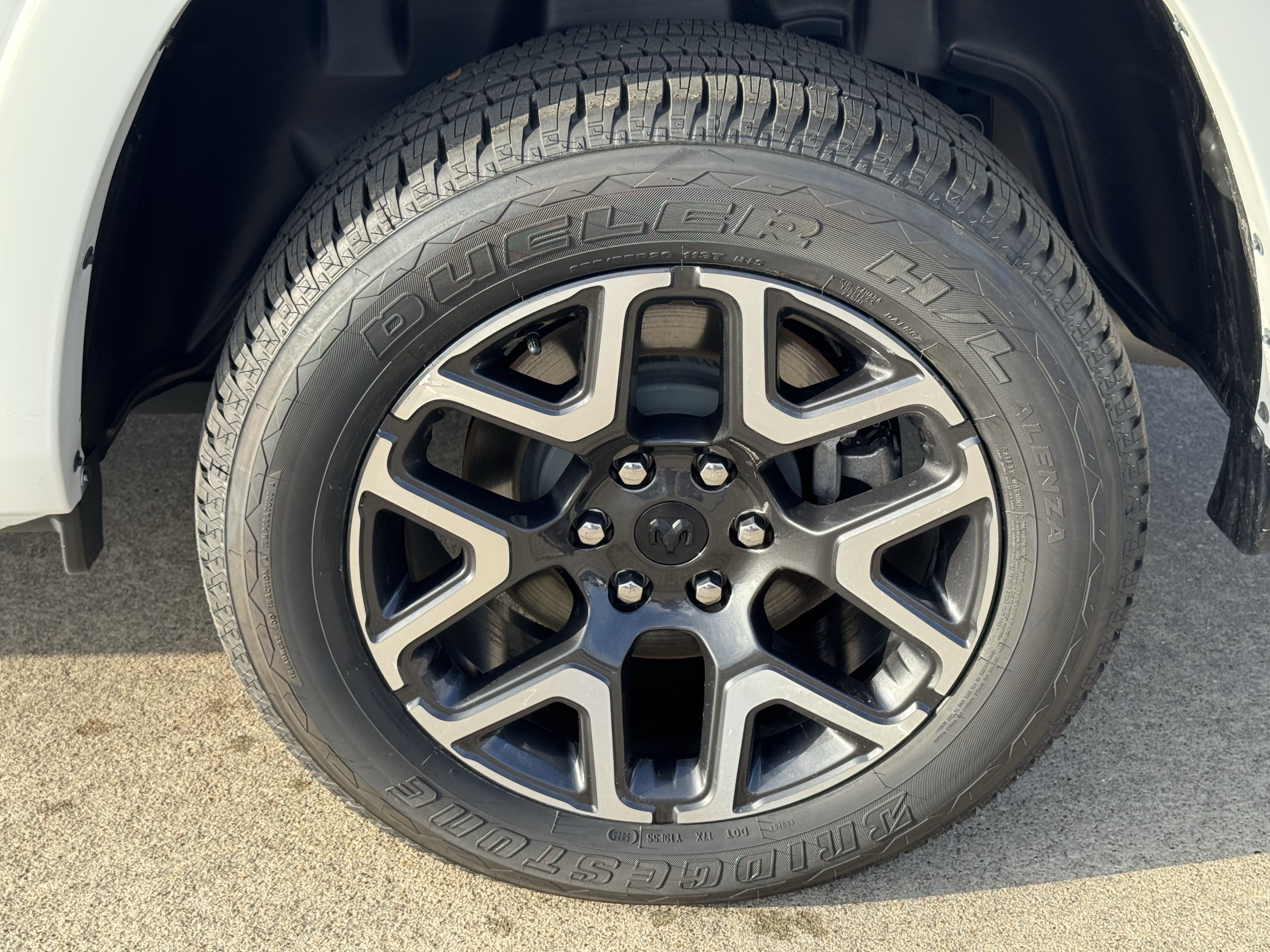 Used 2025 RAM 1500 Laramie w/ Sport Appearance Package AWD/4WD image 9
