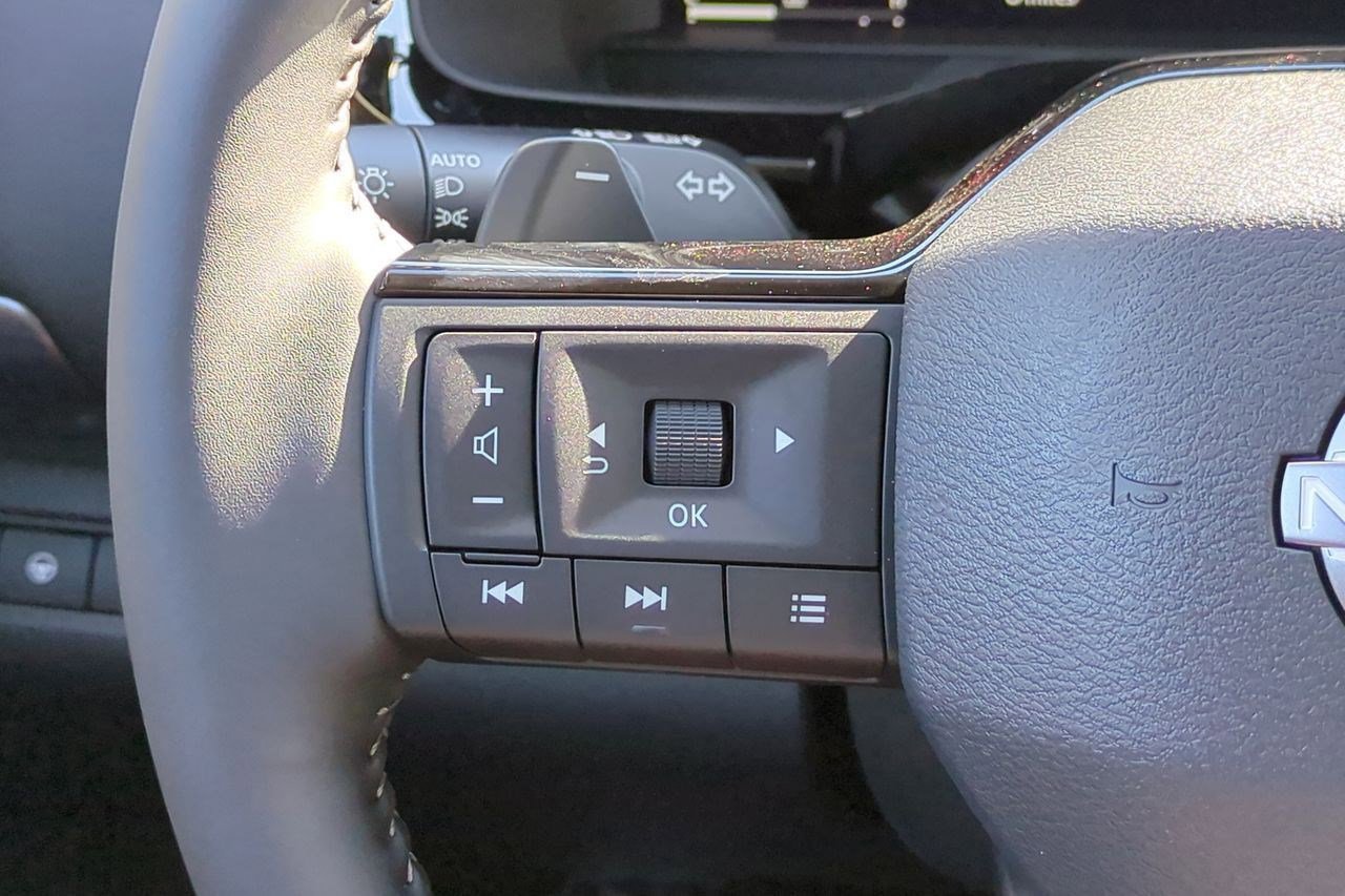 New 2026 Nissan Pathfinder SL FWD image 18