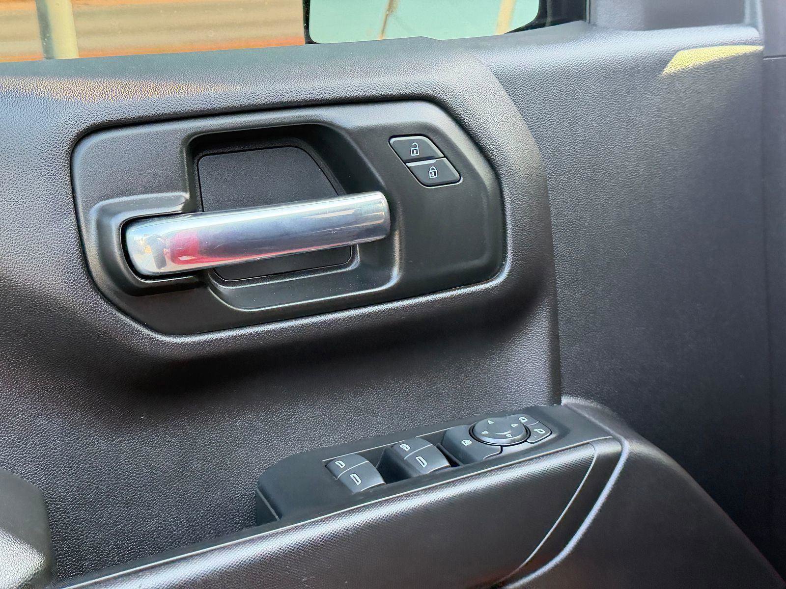 Used 2024 Chevrolet Silverado 1500 Custom Trail Boss w/ LPO, Dark Essentials Package image 7