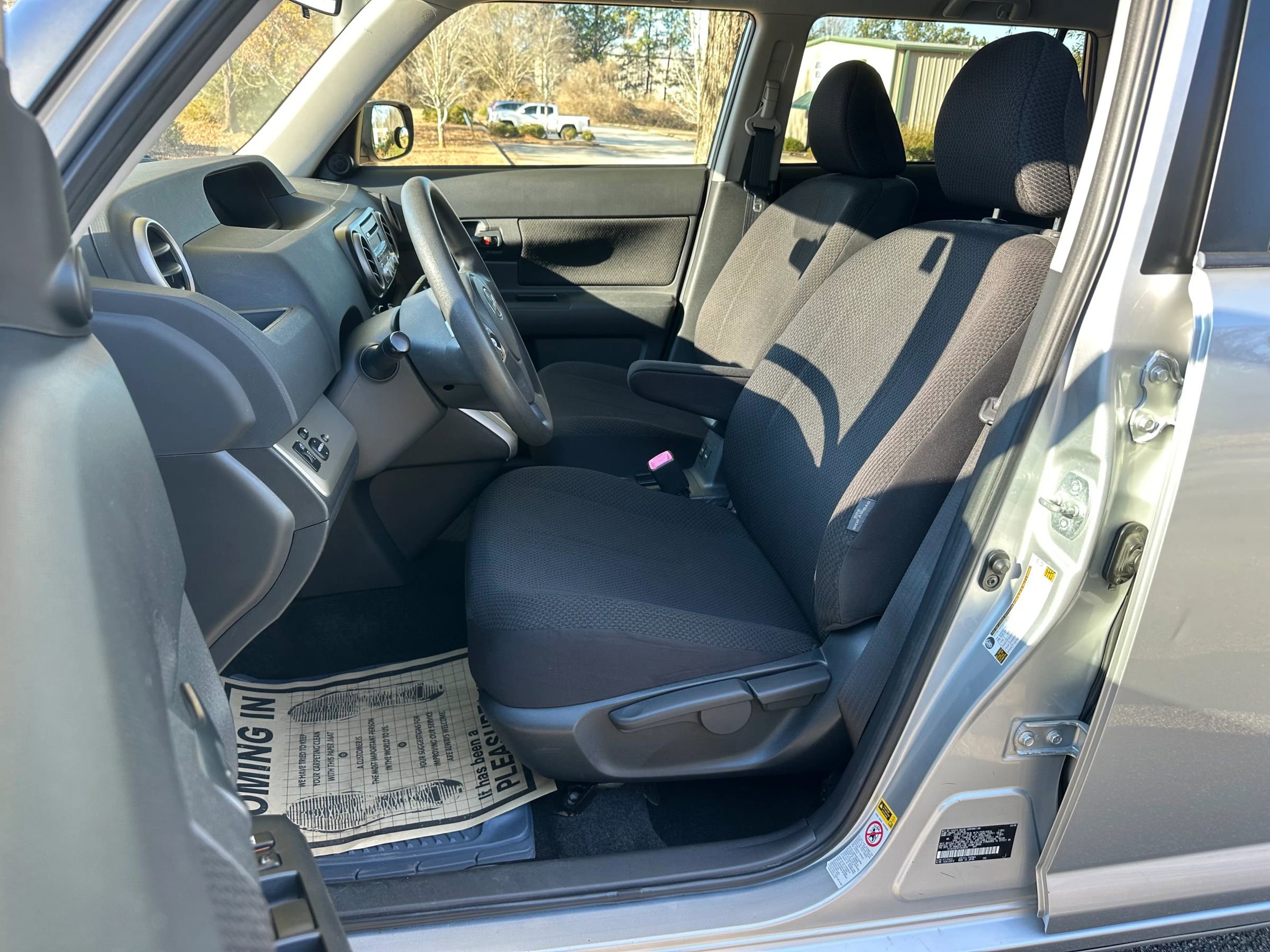 Used 2009 Scion xB FWD image 9
