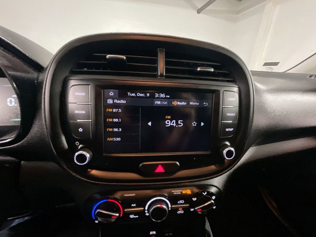 Used 2023 Kia Soul LX w/ LX Technology Package image 13