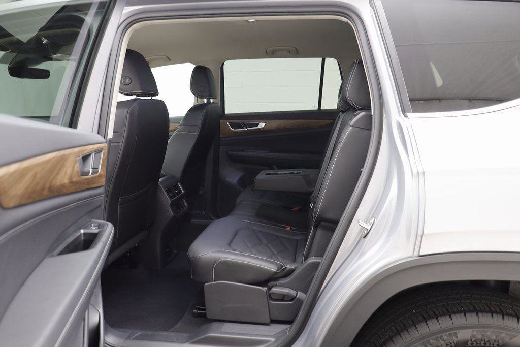 Certified 2025 Volkswagen Atlas SE image 10