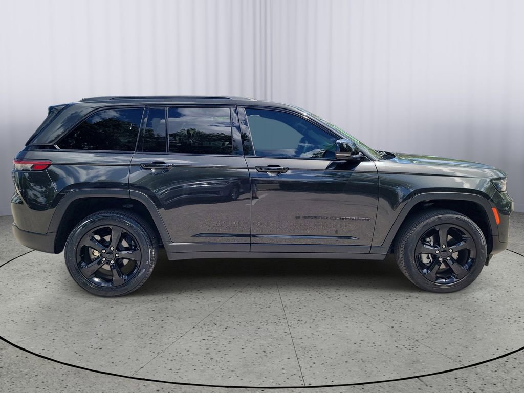Used 2024 Jeep Grand Cherokee Limited w/ Black Appearance Package image 3