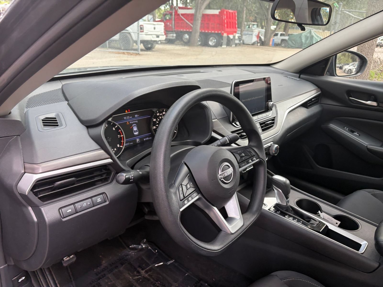 Used 2025 Nissan Altima 2.5 SV FWD image 29