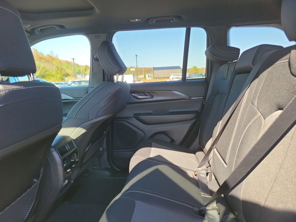New 2025 Jeep Grand Cherokee Laredo X image 28