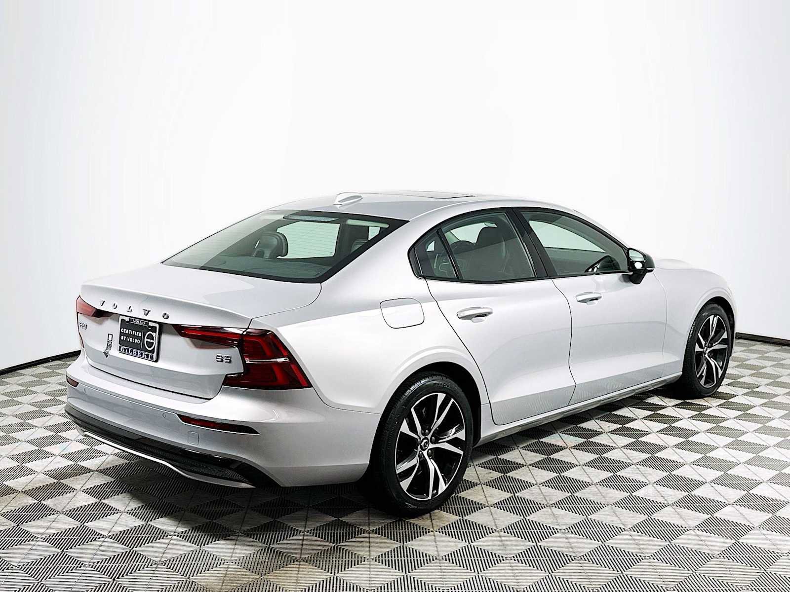 Used 2025 Volvo S60 B5 Core image 7