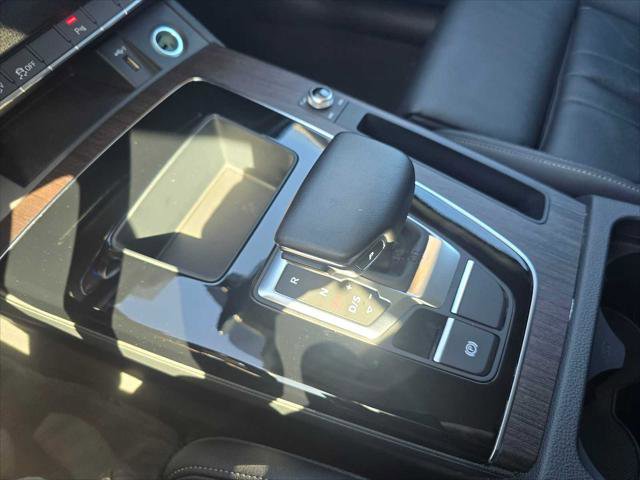 Used 2023 Audi Q5 e Premium w/ Convenience Package image 31