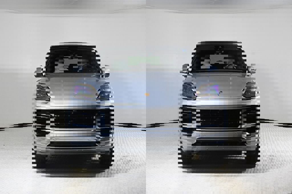Certified 2025 Porsche Cayenne S image 10