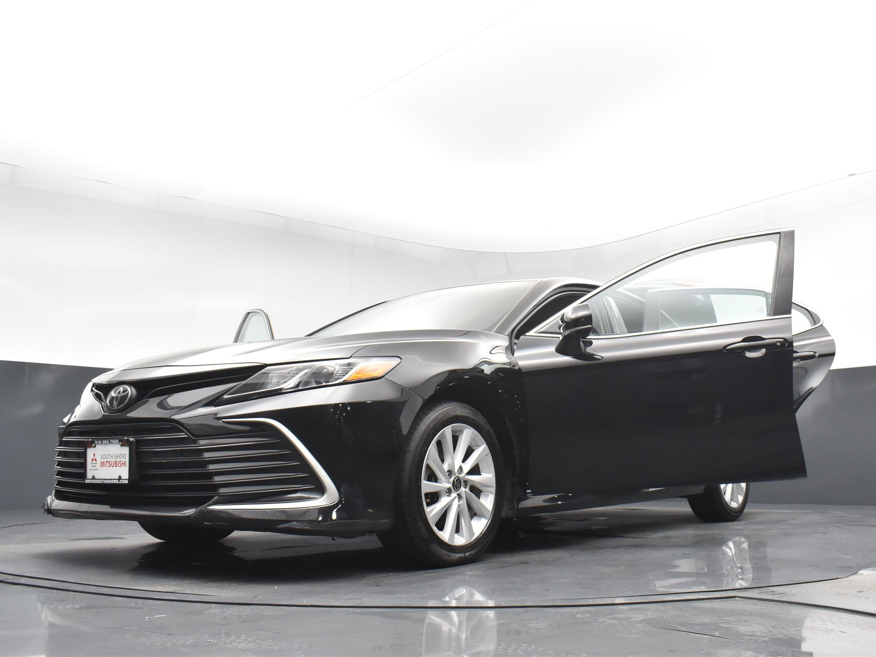 Used 2021 Toyota Camry LE FWD image 34