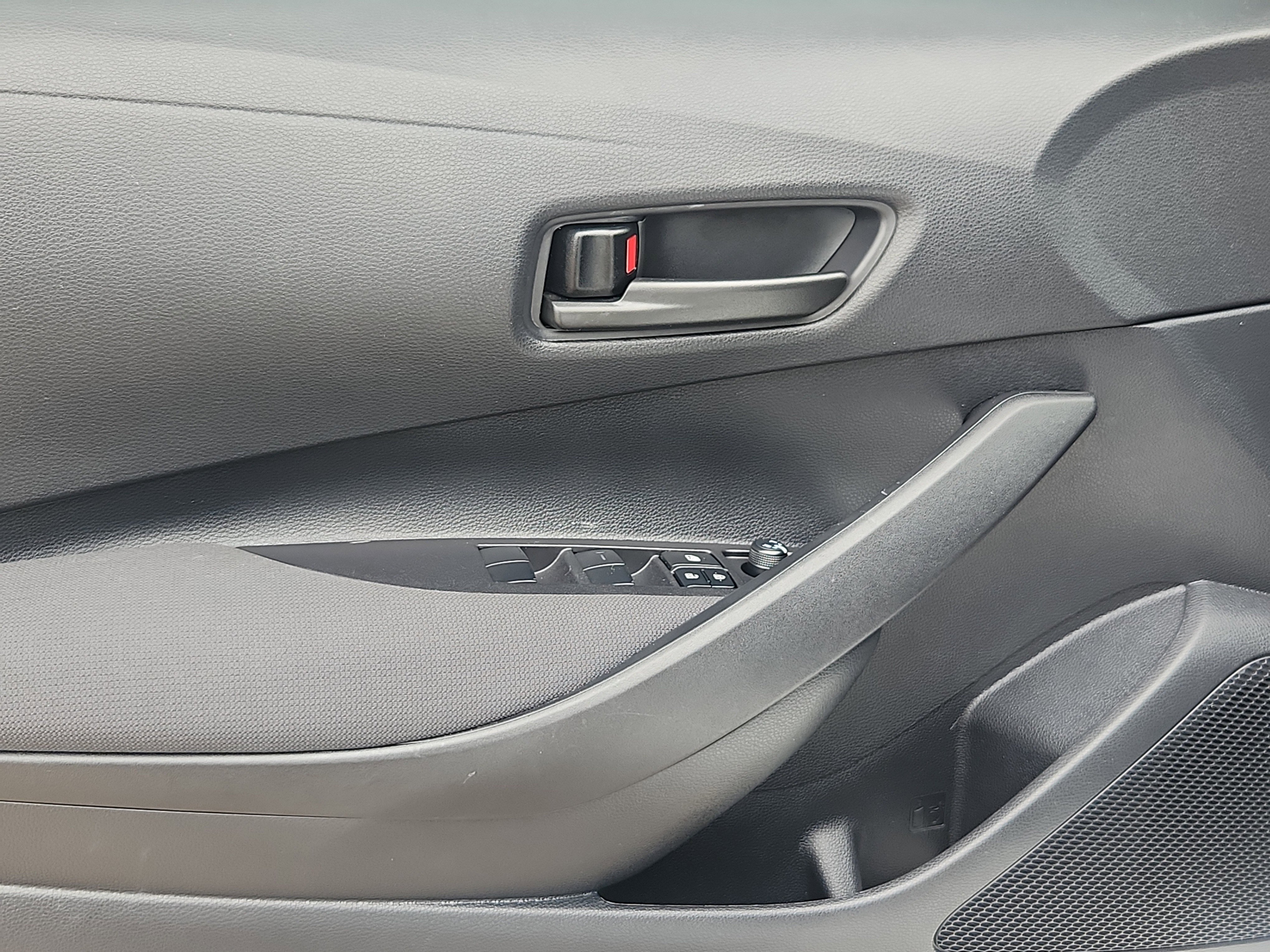 Used 2022 Toyota Camry LE image 6