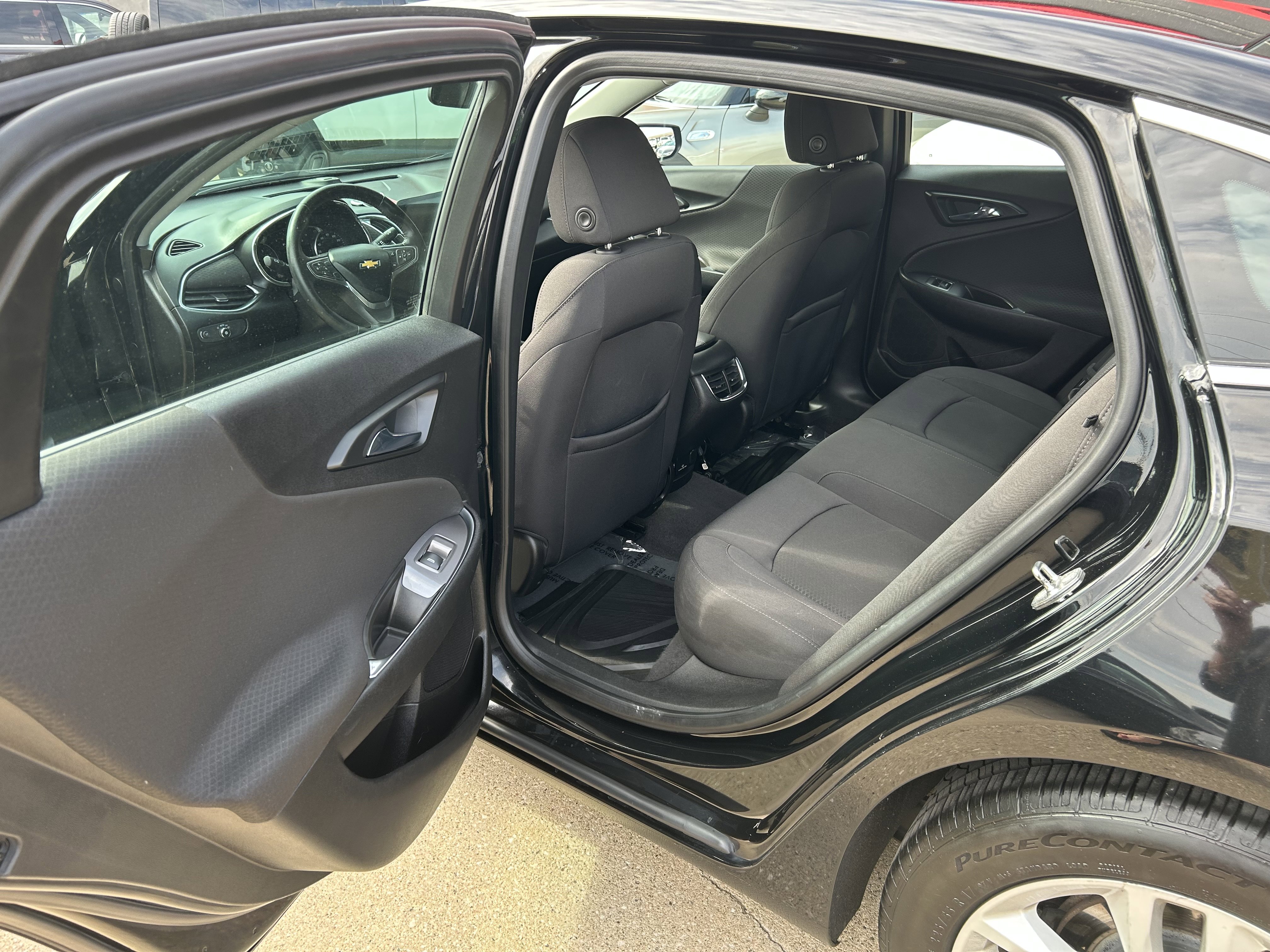 Used 2016 Chevrolet Malibu LT image 9