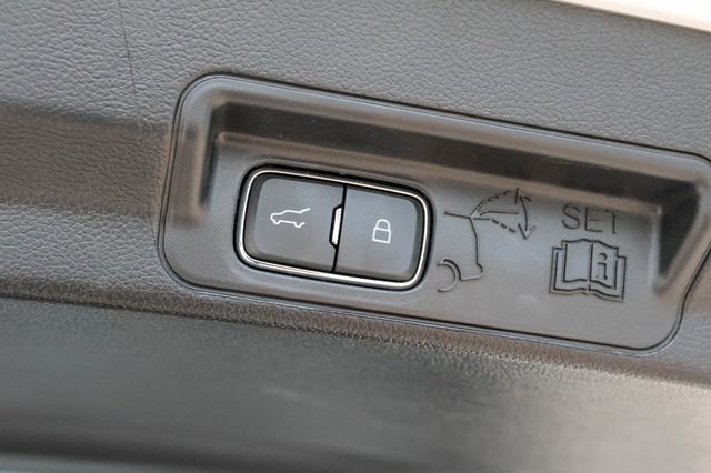 Used 2022 Ford Explorer XLT AWD/4WD image 10