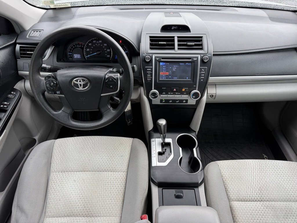 Used 2013 Toyota Camry LE image 19