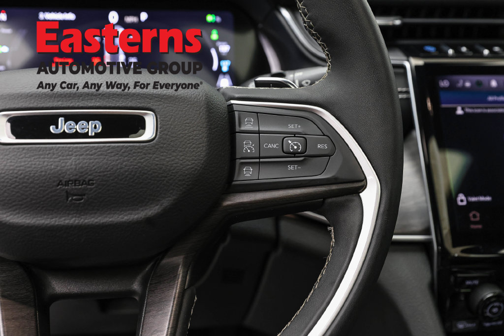 Used 2024 Jeep Grand Cherokee Limited 4xe AWD/4WD image 17