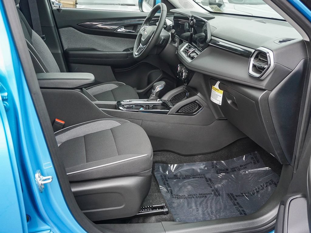 New 2026 Chevrolet TrailBlazer LT w/ LT Cold Weather Package FWD image 12