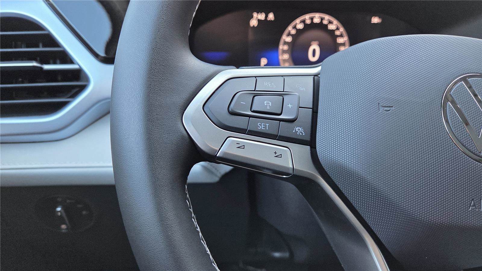 New 2026 Volkswagen Taos SE image 15