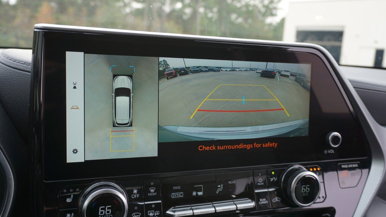 Used 2023 Toyota Highlander Platinum image 17