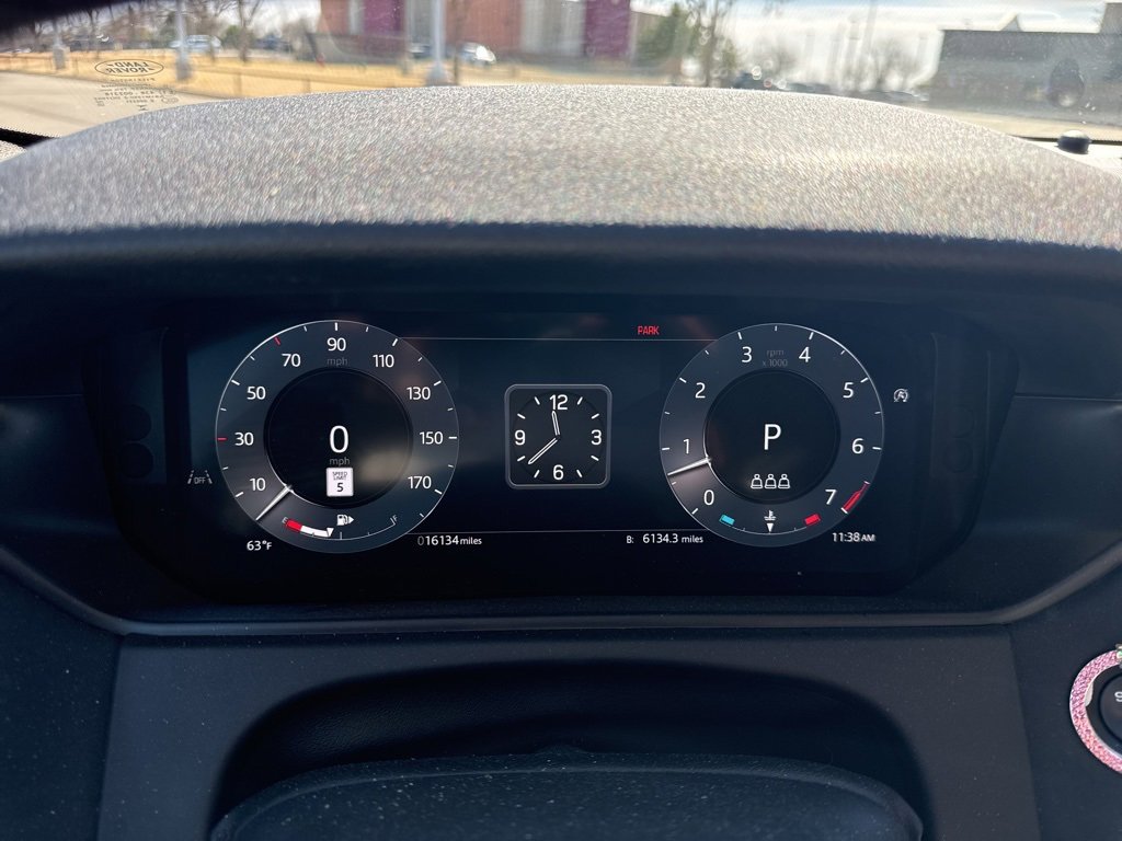 Used 2025 Land Rover Range Rover Velar Dynamic SE image 11