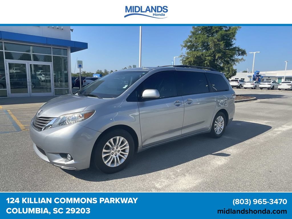 Used 2012 Toyota Sienna XLE FWD image 3