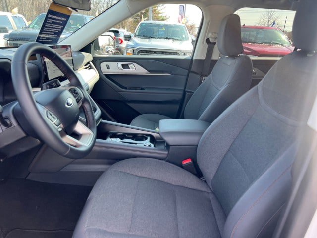 Certified 2025 Ford Explorer Active image 9