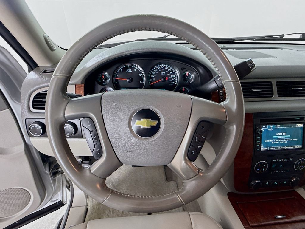 Used 2011 Chevrolet Avalanche LTZ image 13
