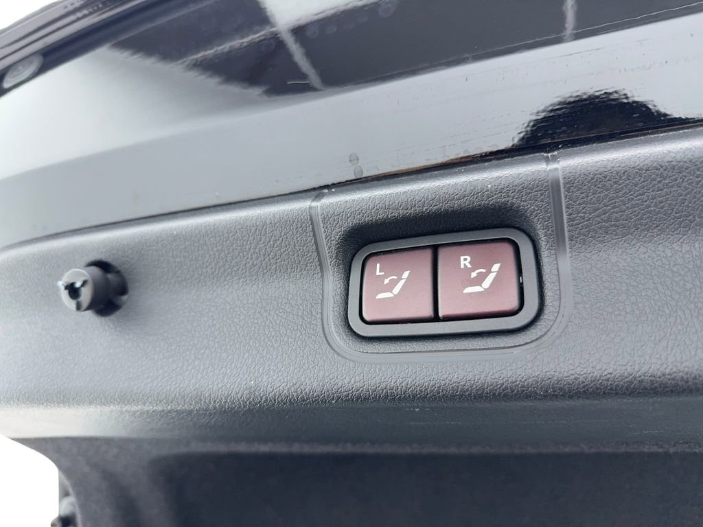 Used 2023 Mercedes-Benz EQE 500 4MATIC Sedan w/ Exclusive Trim Package image 13