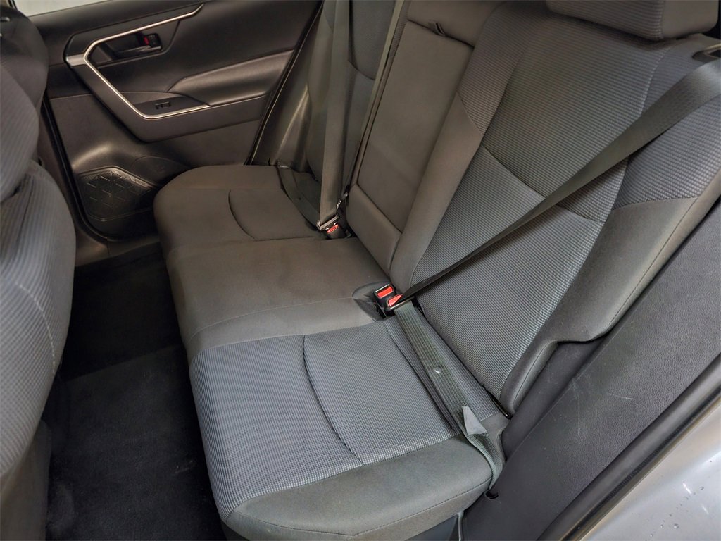 Used 2022 Toyota RAV4 LE image 17