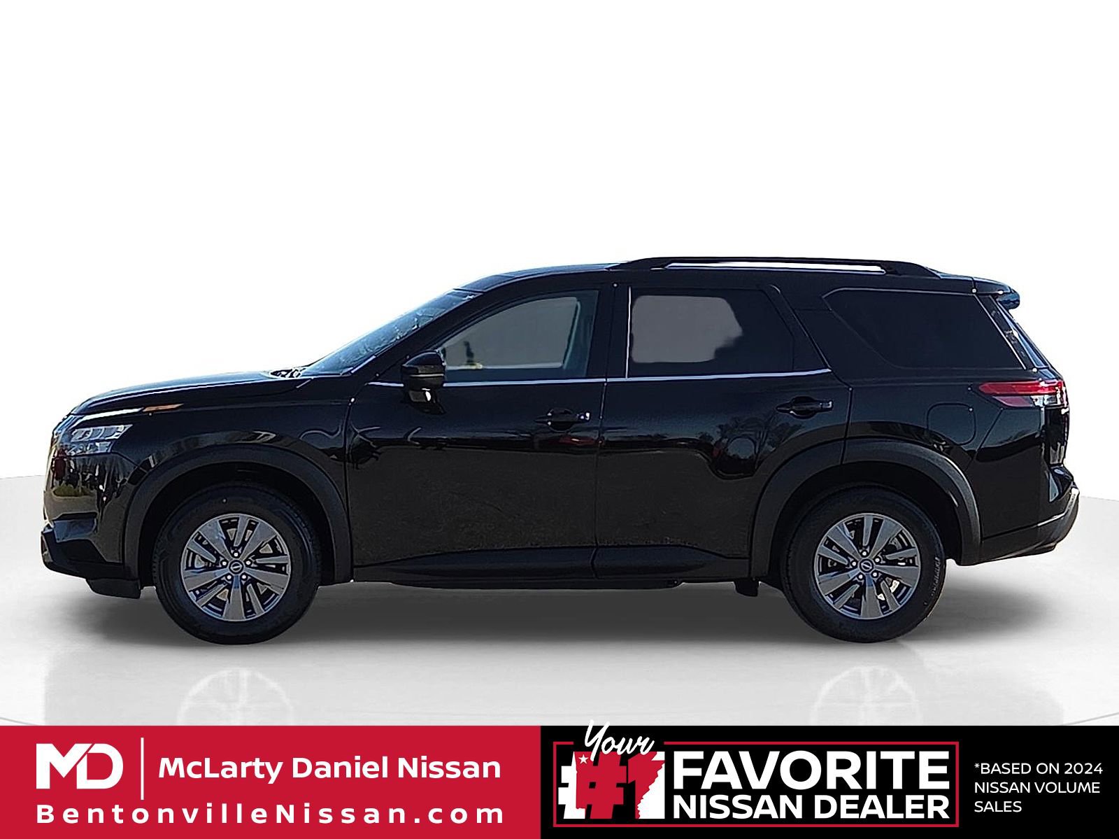 Used 2025 Nissan Pathfinder SV FWD image 3