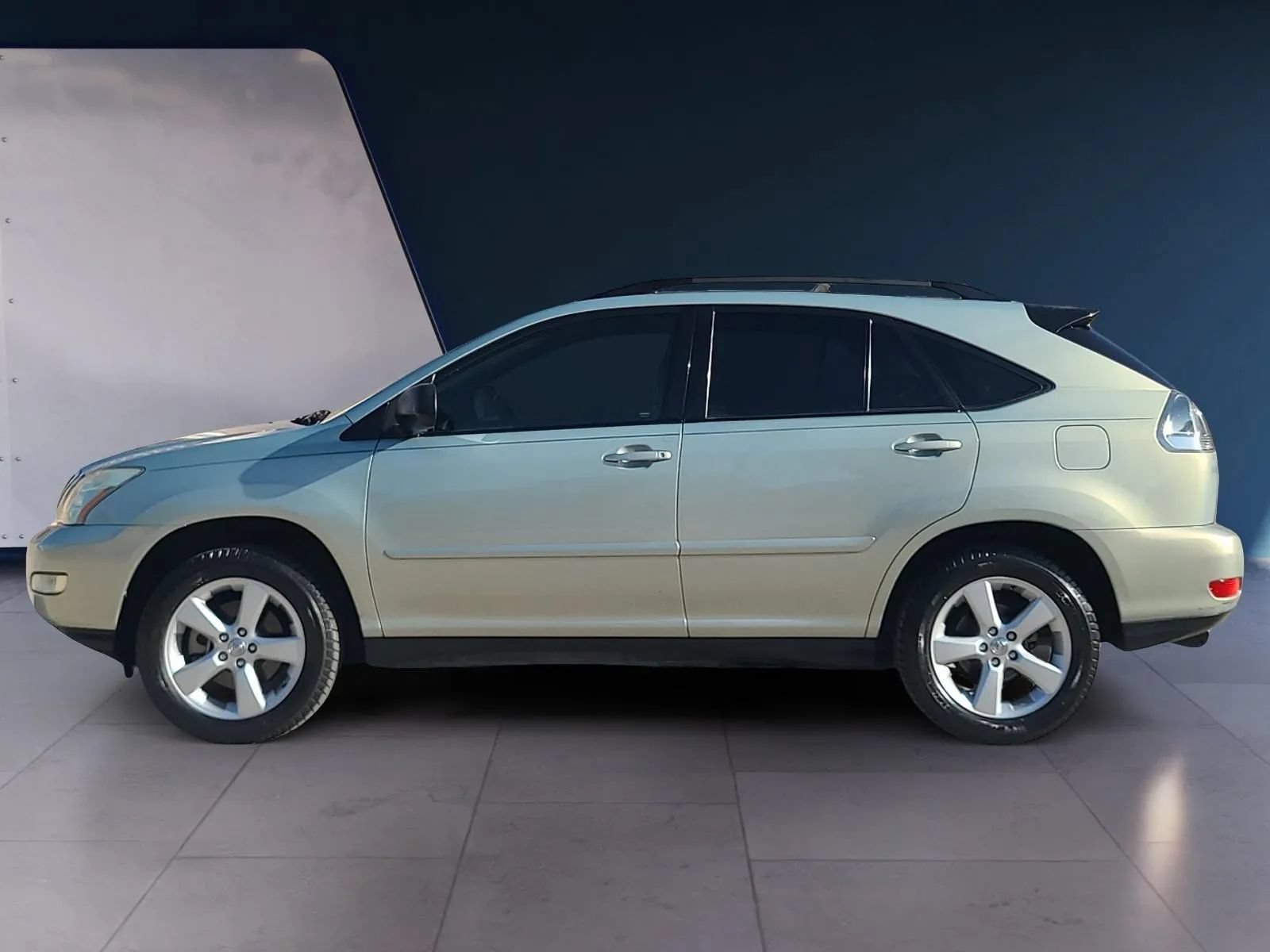 Used 2004 Lexus RX 330 w/ Premium Plus Pkg FWD image 2