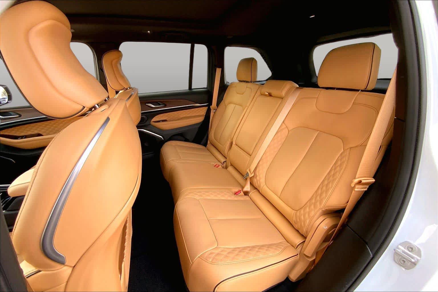 Used 2024 Jeep Grand Cherokee Summit w/ Adv Protech Group IV AWD/4WD image 21