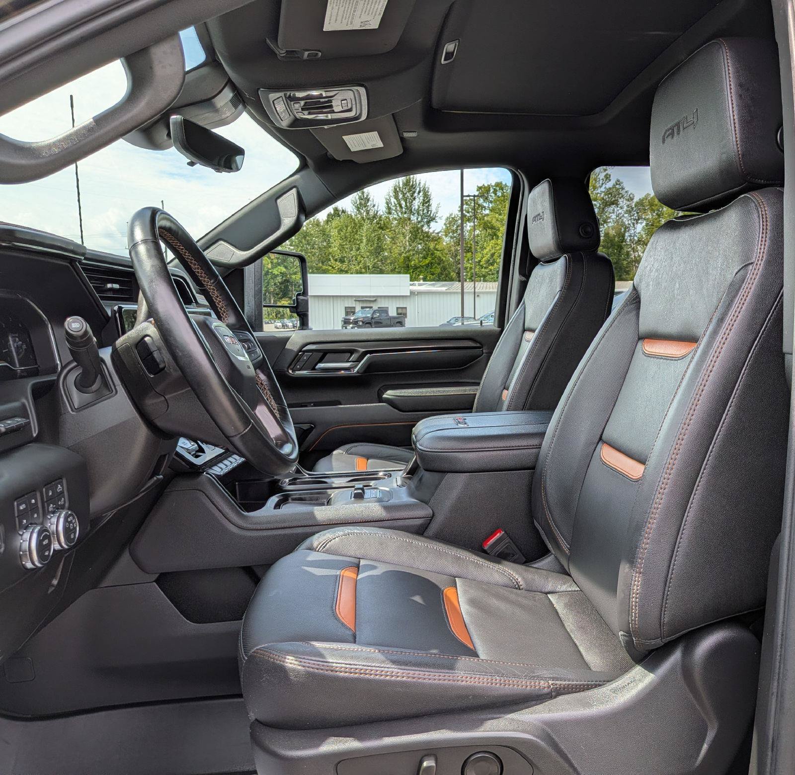 Used 2024 GMC Sierra 2500 AT4 w/ Technology Package AWD/4WD image 11