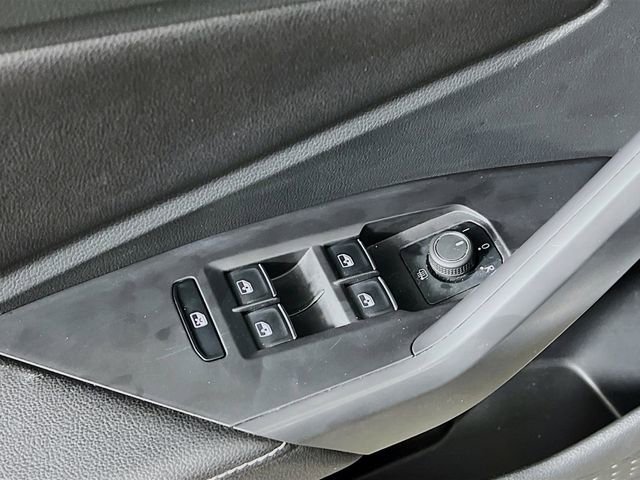 Used 2024 Volkswagen Jetta SE image 9