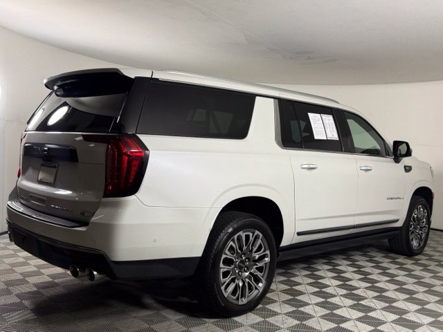 Used 2023 GMC Yukon XL Denali Ultimate w/ LPO, Floor Liner Package AWD/4WD image 8