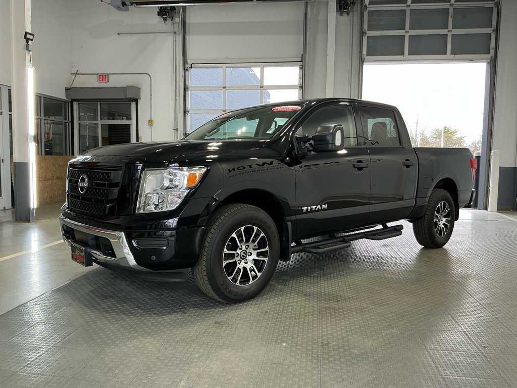 Used 2024 Nissan Titan SV w/ SV Convenience Package image 2