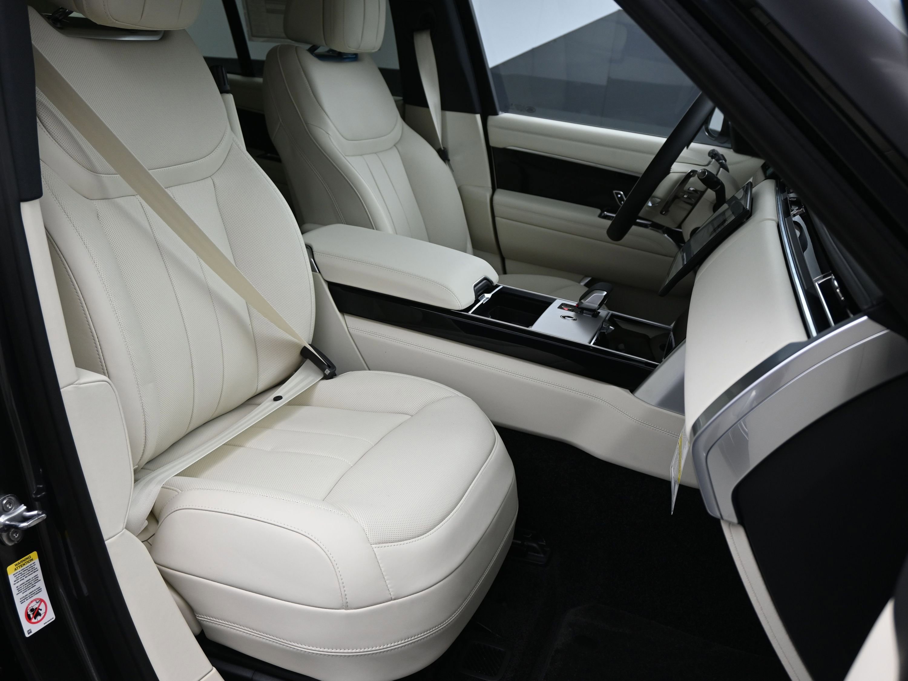 New 2025 Land Rover Range Rover SE image 9