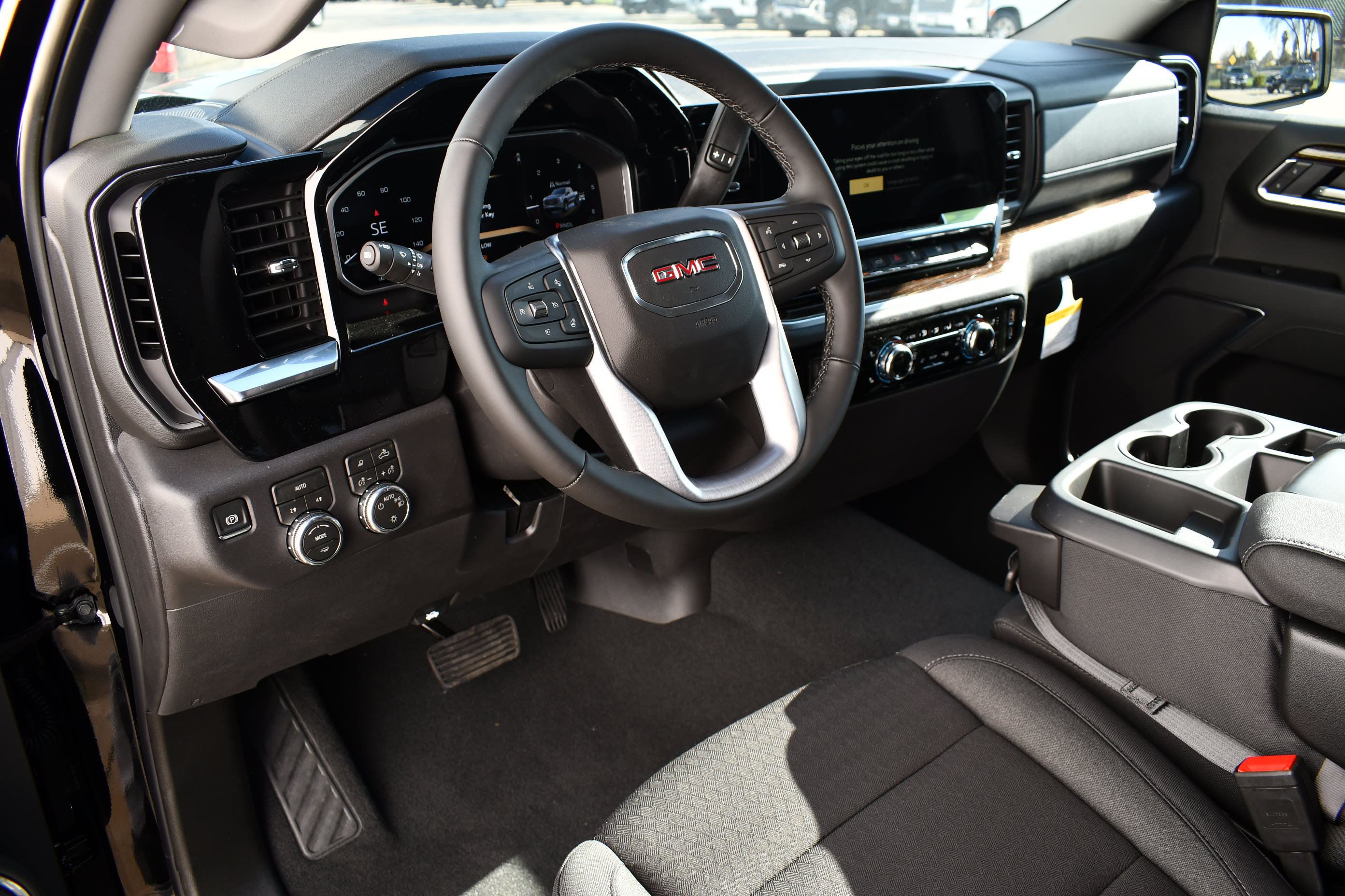 Used 2026 GMC Sierra 1500 SLE w/ Preferred Package AWD/4WD image 14