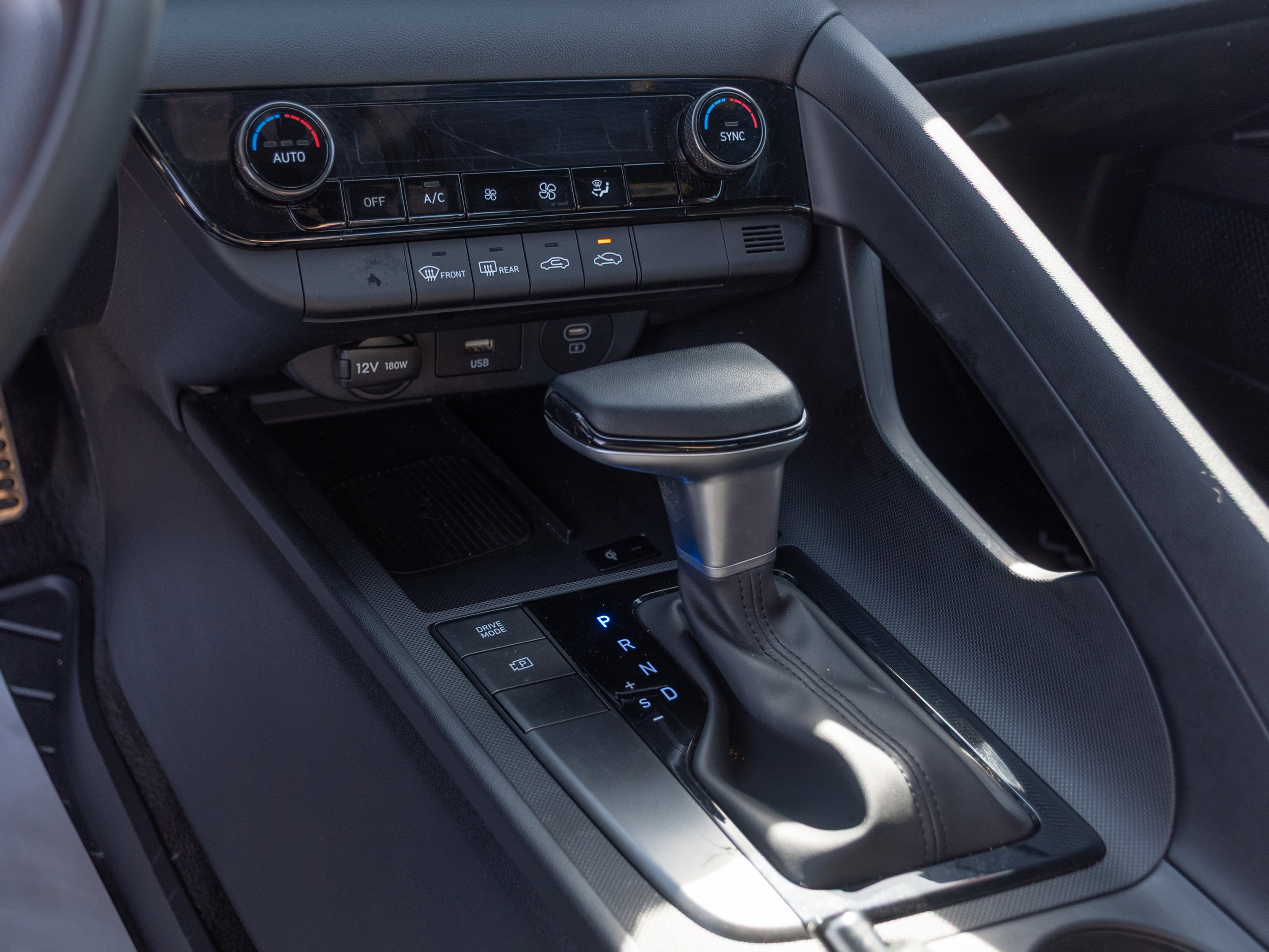 Used 2025 Hyundai Elantra Sport image 14