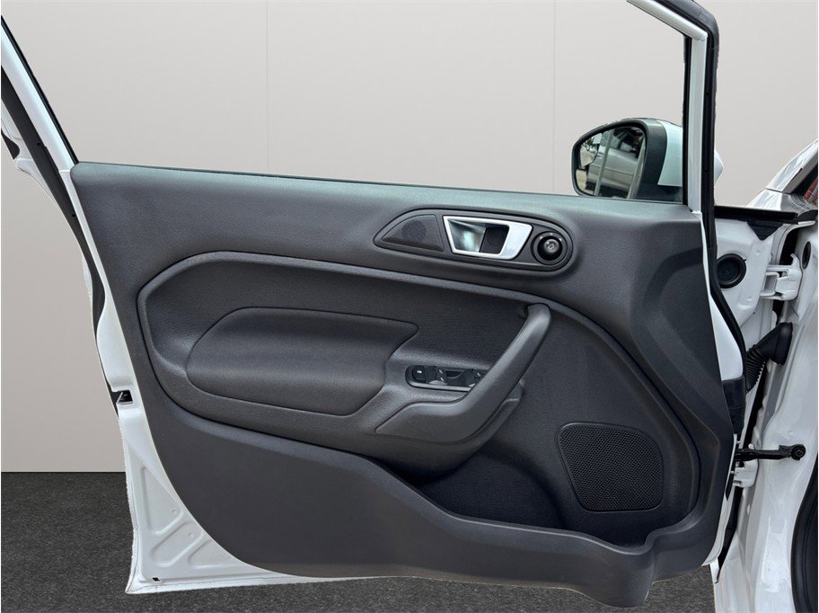 Used 2016 Ford Fiesta SE w/ Equipment Group 201A FWD image 16