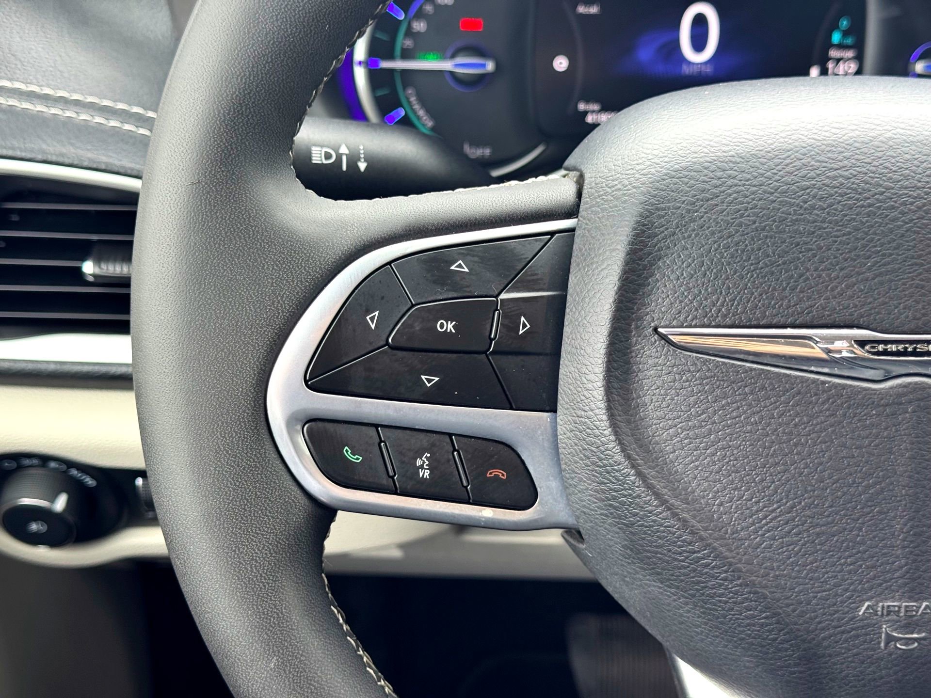 Used 2024 Chrysler Pacifica Select image 23
