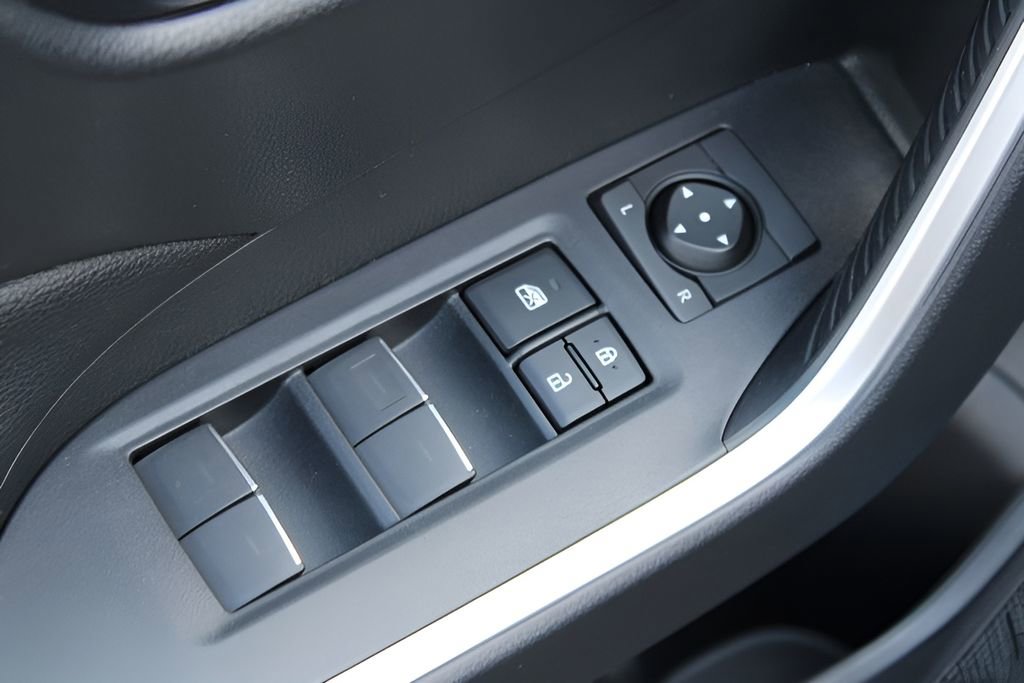 Used 2023 Toyota RAV4 SE w/ Weather & Moonroof Package image 17