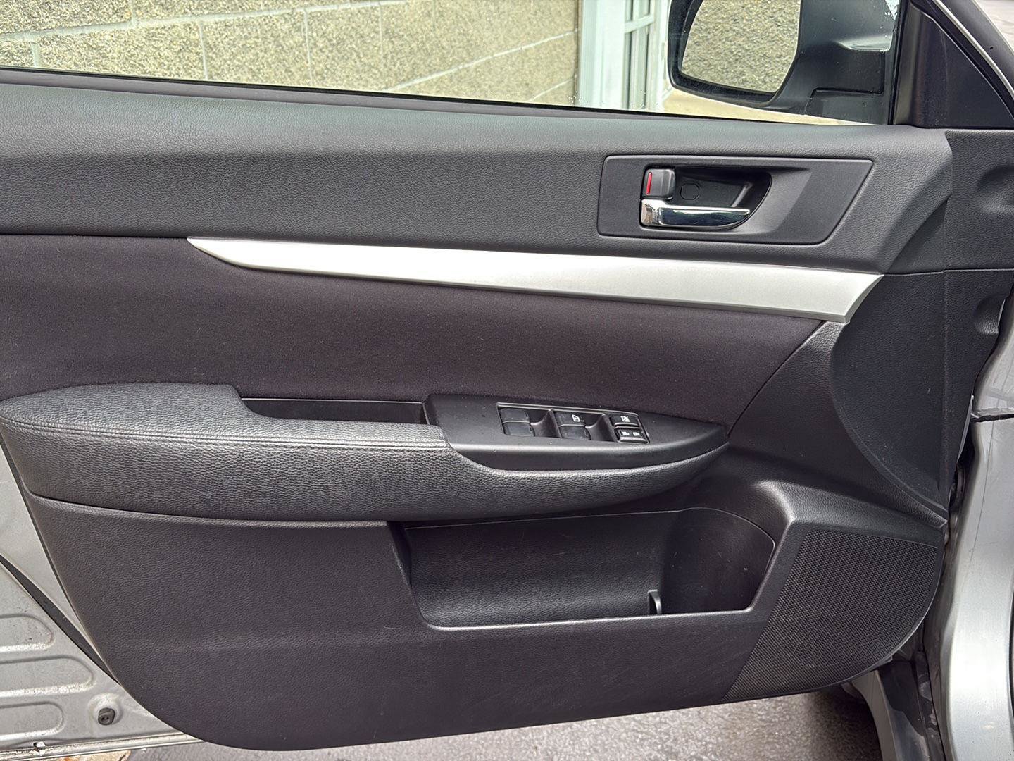 Used 2012 Subaru Outback 2.5i AWD/4WD image 4