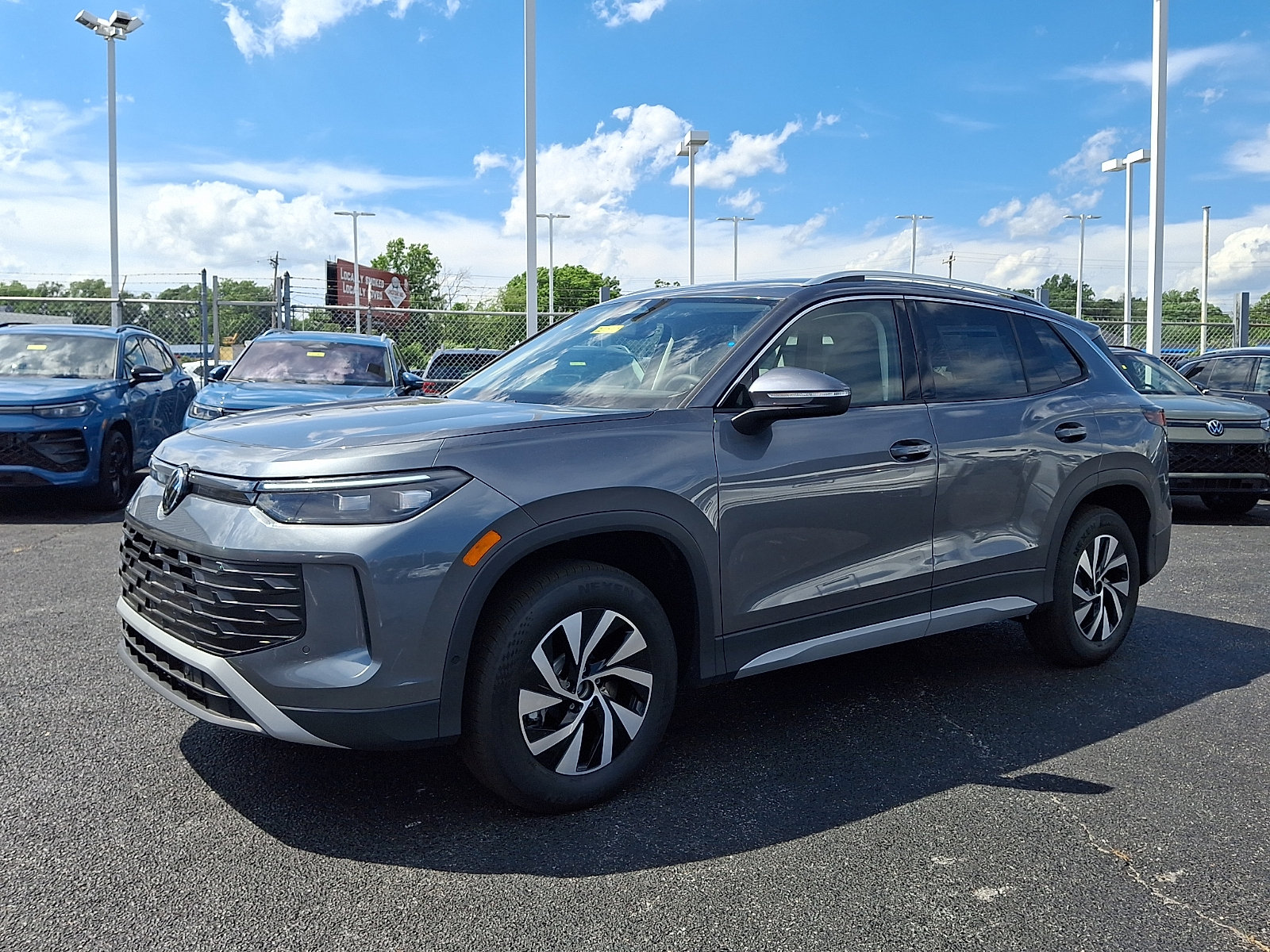 New 2026 Volkswagen Tiguan S AWD/4WD image 2