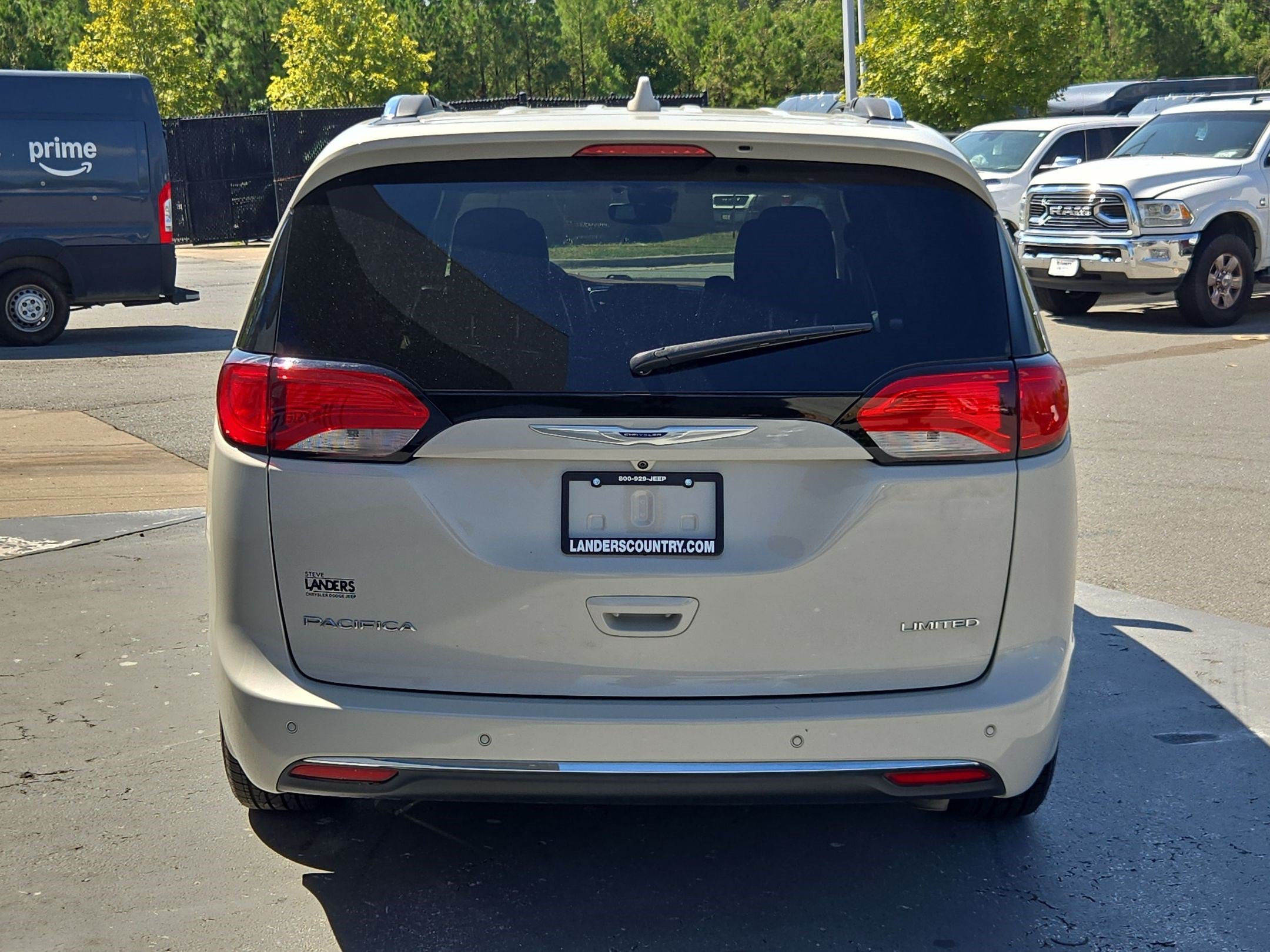 Used 2019 Chrysler Pacifica Limited w/ Advanced Safetytec Group FWD image 6