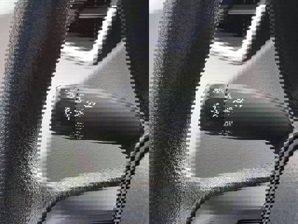 Used 2022 Toyota Corolla LE image 15